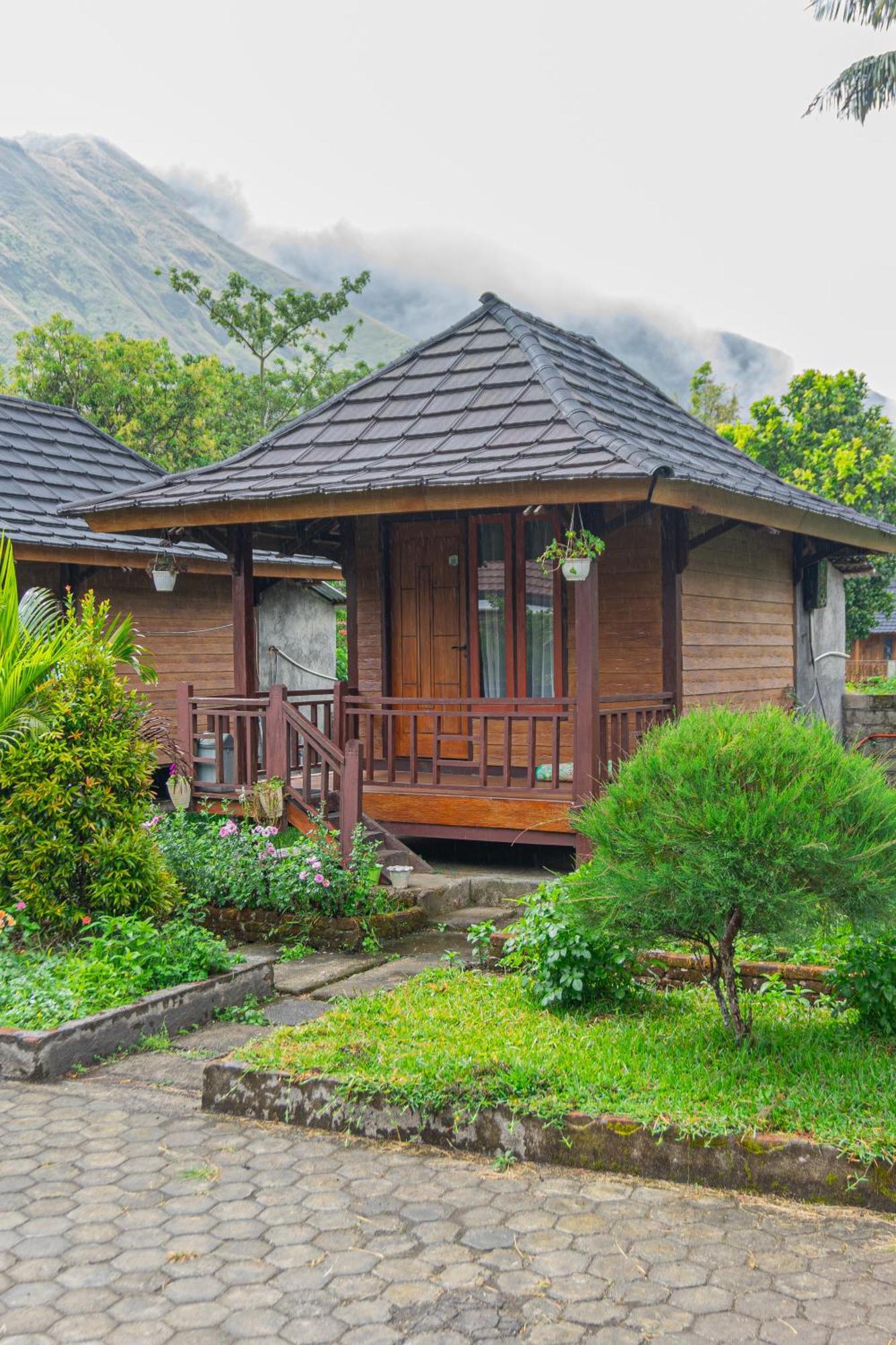 Puncak Rinjani Lodge Sembalunlawang Exterior photo